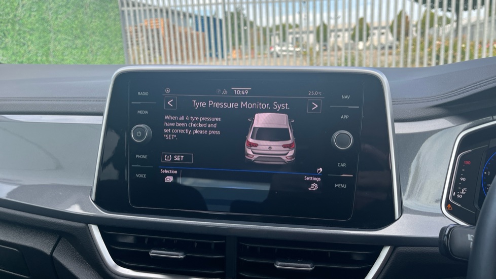 Volkswagen T-Roc 2.0 TDI 150 EVO Style 5dr DSG Diesel Hatchback - Image 42