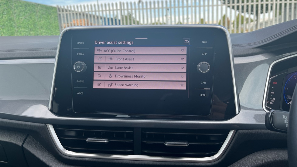 Volkswagen T-Roc 2.0 TDI 150 EVO Style 5dr DSG Diesel Hatchback - Image 43