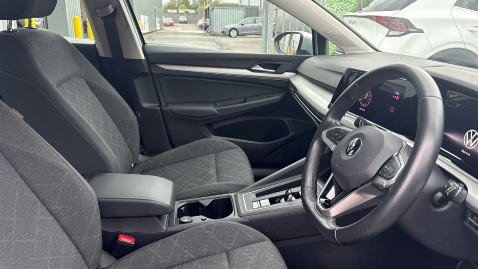 Volkswagen Golf 2.0 TDI Life 5dr DSG Diesel Hatchback - Image 15