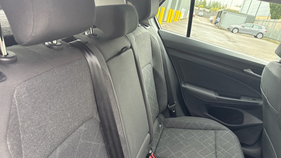 Volkswagen Golf 2.0 TDI Life 5dr DSG Diesel Hatchback - Image 16