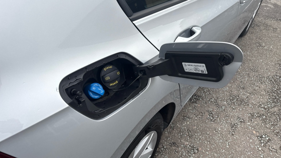 Volkswagen Golf 2.0 TDI Life 5dr DSG Diesel Hatchback - Image 25