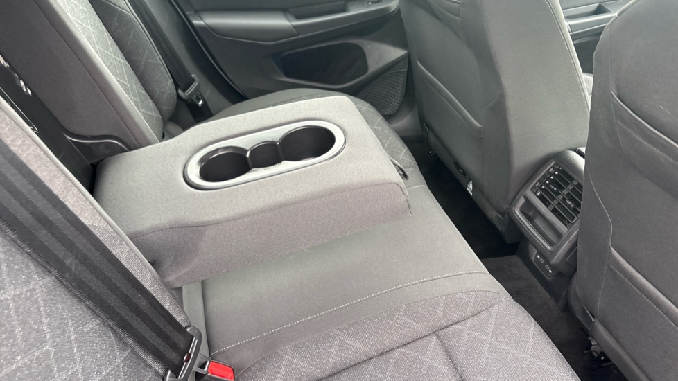 Volkswagen Golf 2.0 TDI Life 5dr DSG Diesel Hatchback - Image 31