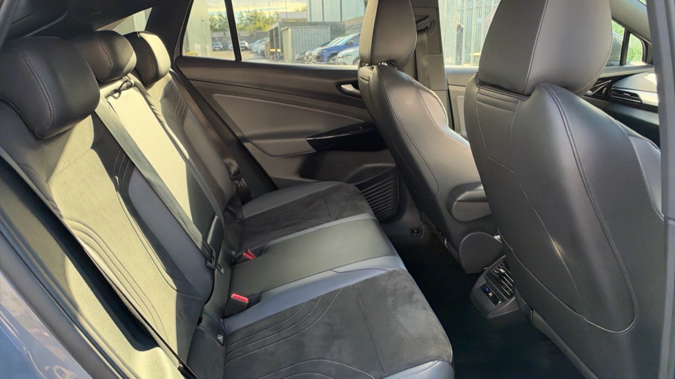 Volkswagen ID.5 128kW Style Pro 77kWh 5dr Auto Electric Coupe - Image 16