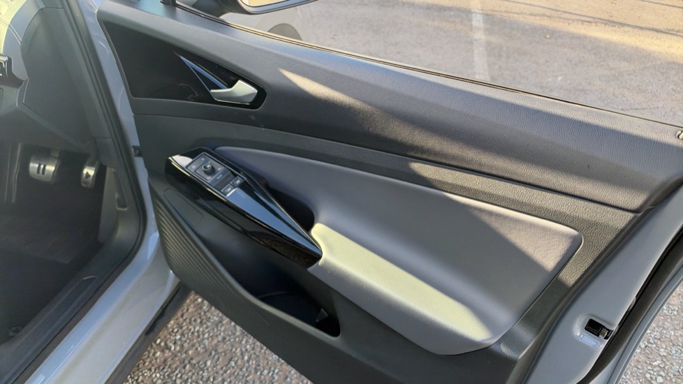 Volkswagen ID.5 128kW Style Pro 77kWh 5dr Auto Electric Coupe - Image 19