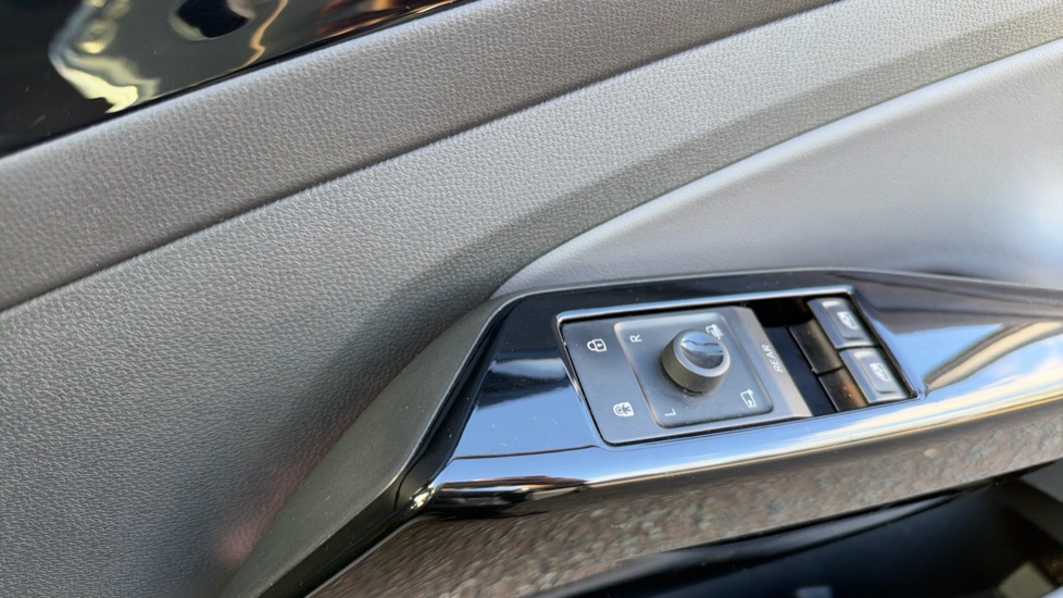 Volkswagen ID.5 128kW Style Pro 77kWh 5dr Auto Electric Coupe - Image 29
