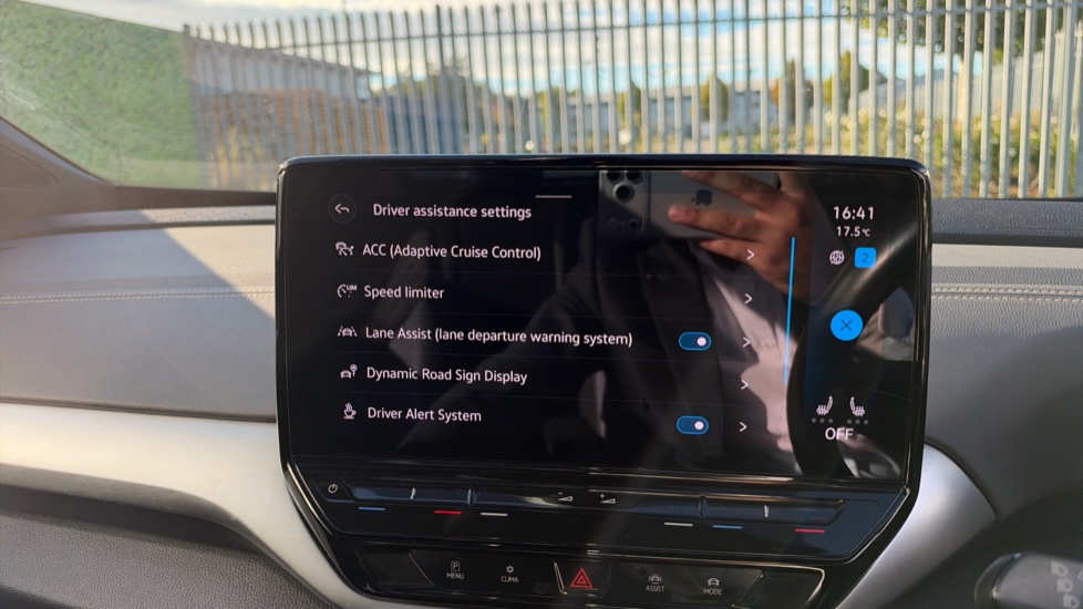 Volkswagen ID.5 128kW Style Pro 77kWh 5dr Auto Electric Coupe - Image 39
