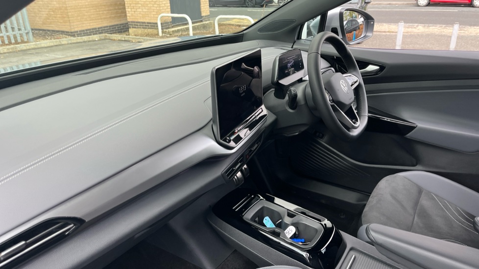Volkswagen ID.4 210kW Match Pro 77kWh 5dr Auto Electric Estate - Image 2