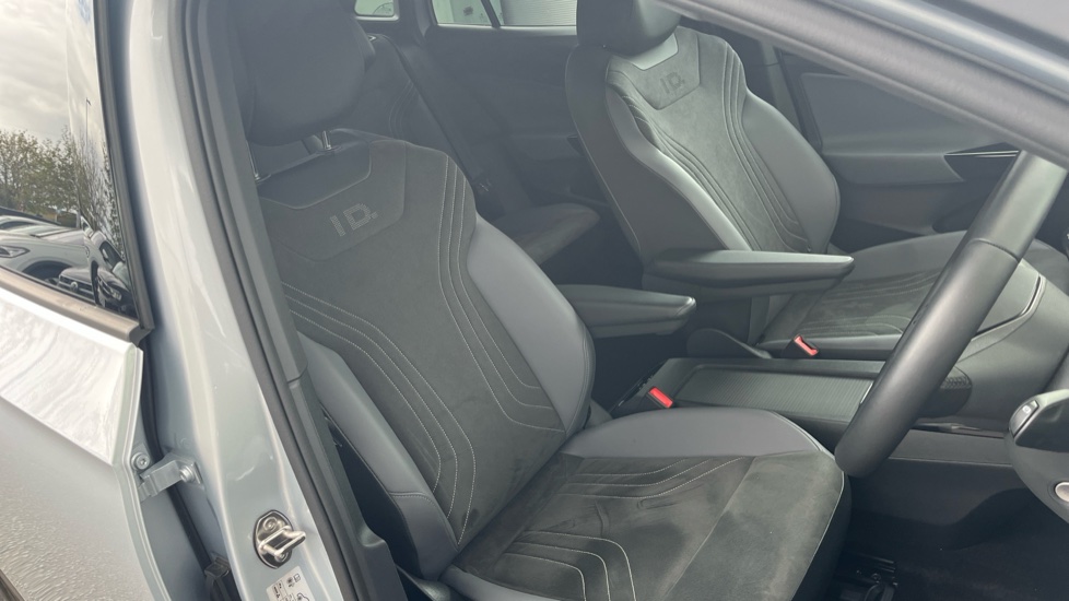 Volkswagen ID.4 210kW Match Pro 77kWh 5dr Auto Electric Estate - Image 33