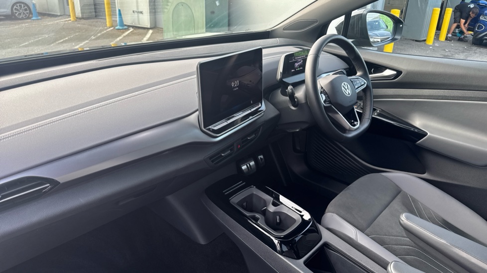 Volkswagen ID.4 210kW Match Pro 77kWh 5dr Auto Electric Estate - Image 2