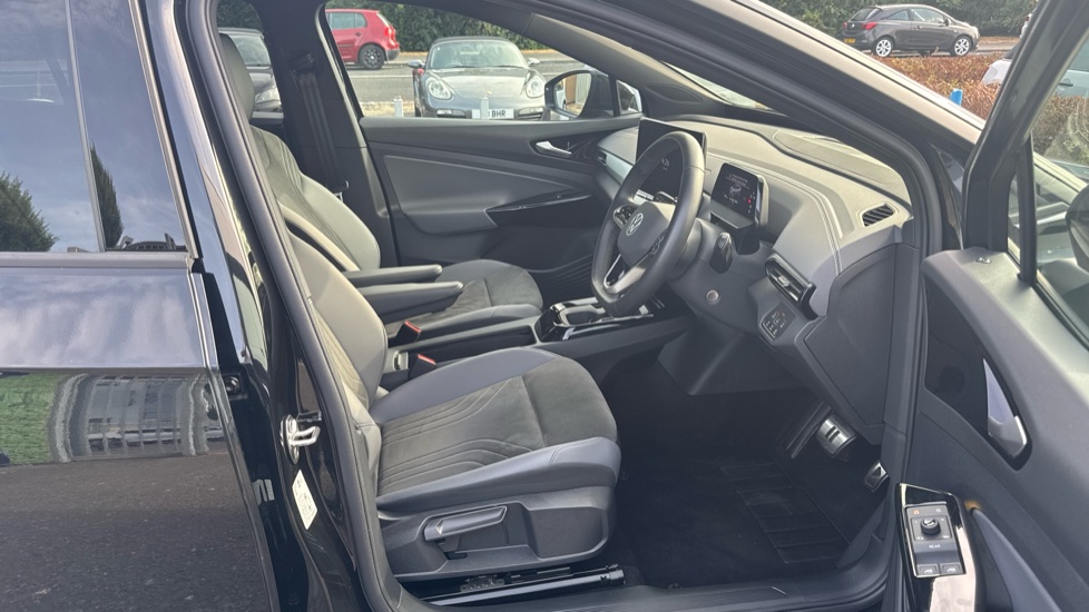 Volkswagen ID.4 210kW Match Pro 77kWh 5dr Auto Electric Estate - Image 15