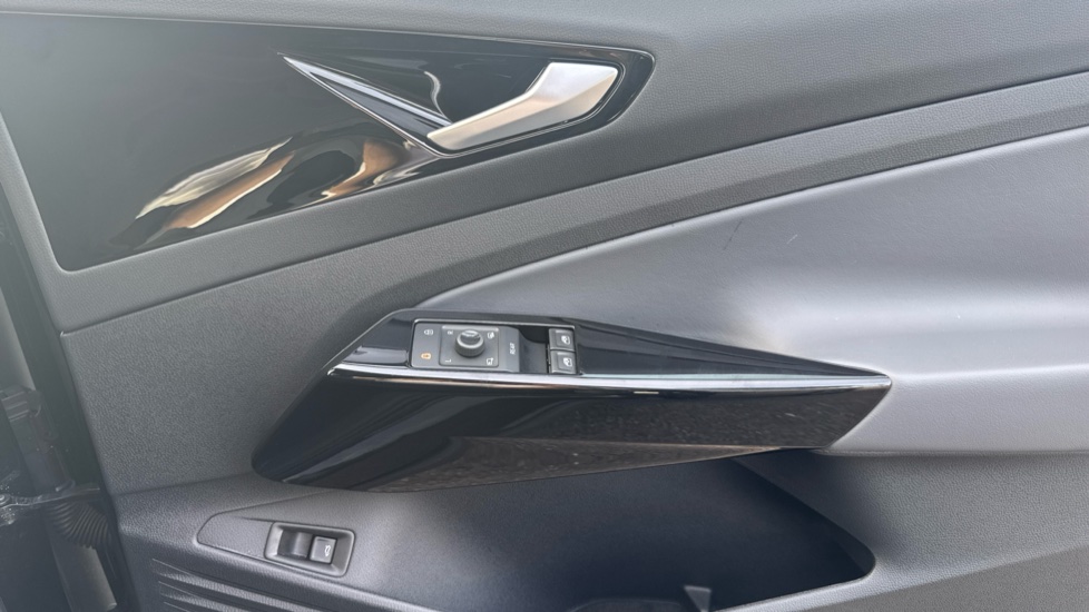 Volkswagen ID.4 210kW Match Pro 77kWh 5dr Auto Electric Estate - Image 19