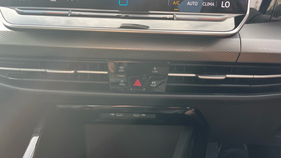 Volkswagen Golf 1.5 TSI 204 Style eHybrid 5dr DSG Hatchback - Image 13