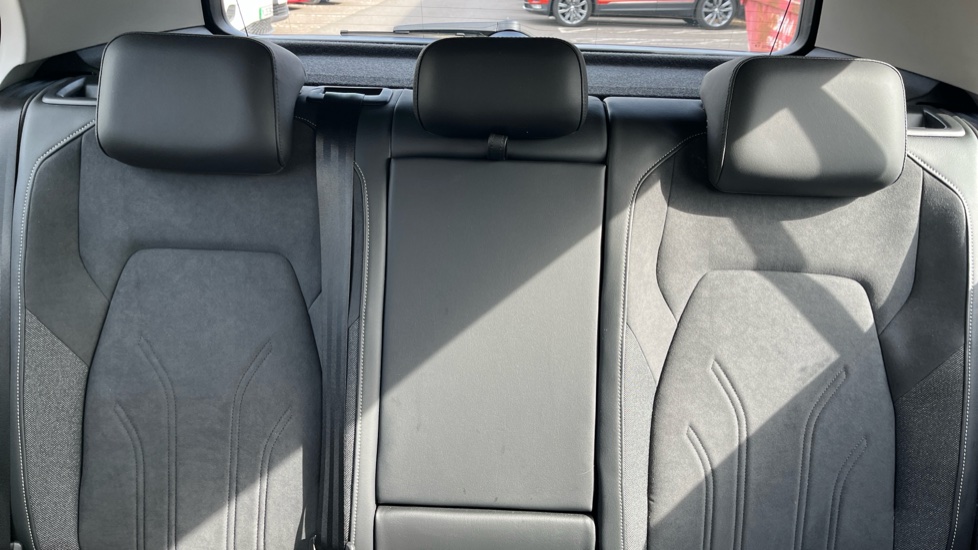 Volkswagen Golf 1.5 TSI 204 Style eHybrid 5dr DSG Hatchback - Image 16