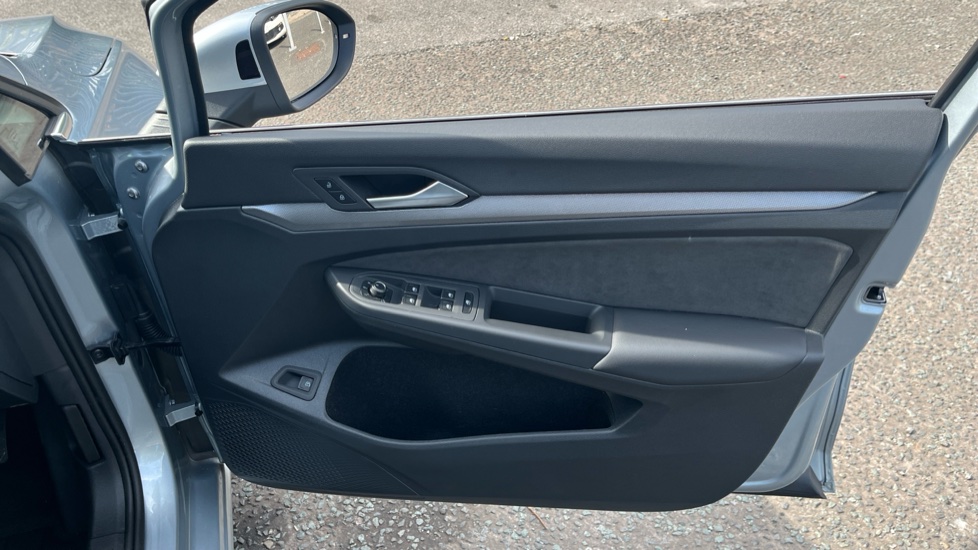 Volkswagen Golf 1.5 TSI 204 Style eHybrid 5dr DSG Hatchback - Image 19
