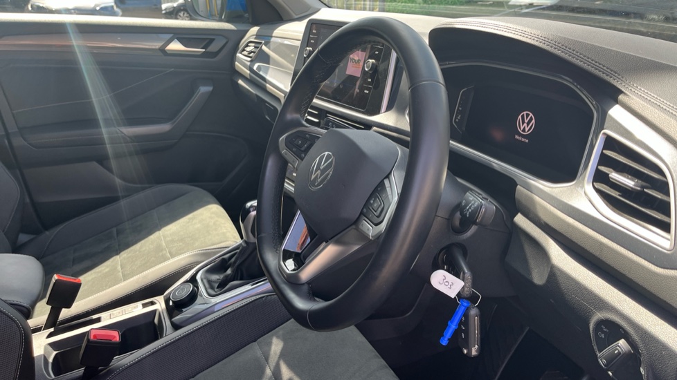 Volkswagen T-Roc 2.0 TSI 4MOTION Style 5dr DSG Petrol Hatchback - Image 6