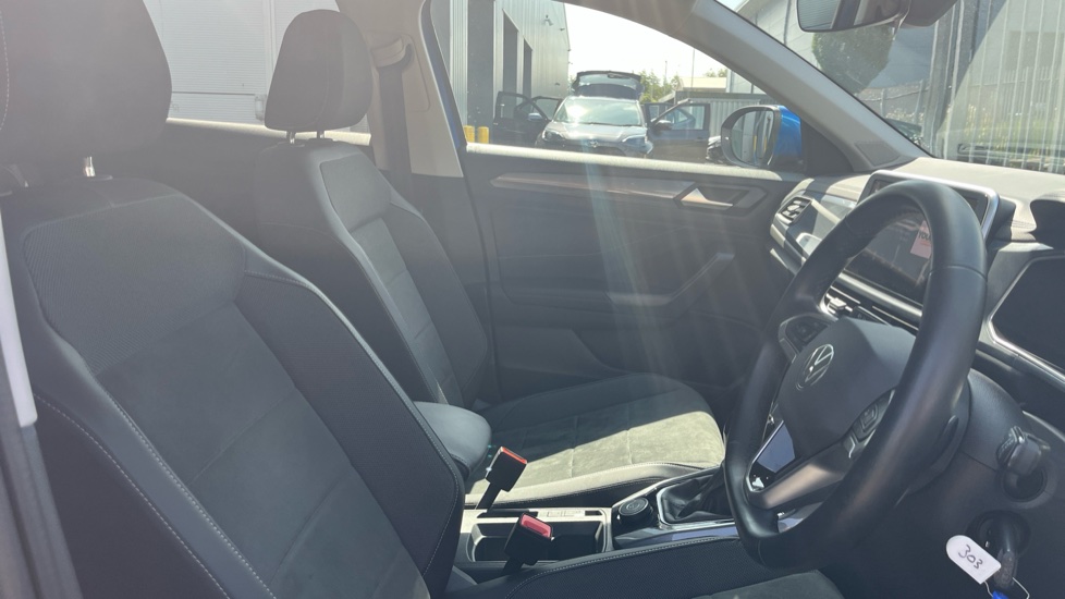 Volkswagen T-Roc 2.0 TSI 4MOTION Style 5dr DSG Petrol Hatchback - Image 15