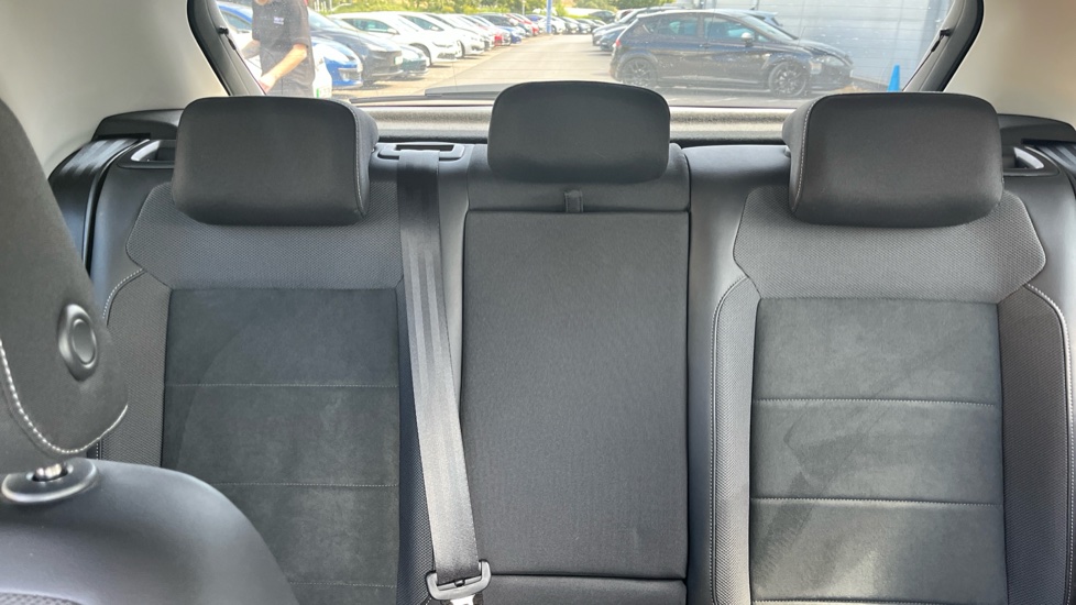 Volkswagen T-Roc 2.0 TSI 4MOTION Style 5dr DSG Petrol Hatchback - Image 16