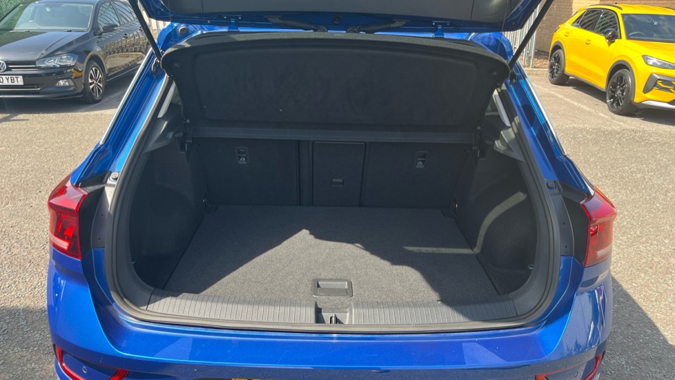 Volkswagen T-Roc 2.0 TSI 4MOTION Style 5dr DSG Petrol Hatchback - Image 20