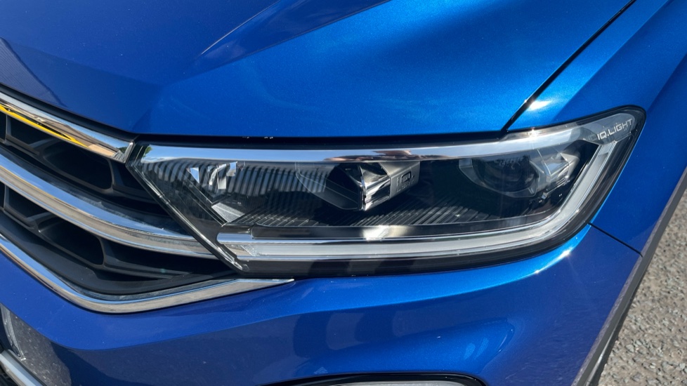 Volkswagen T-Roc 2.0 TSI 4MOTION Style 5dr DSG Petrol Hatchback - Image 23