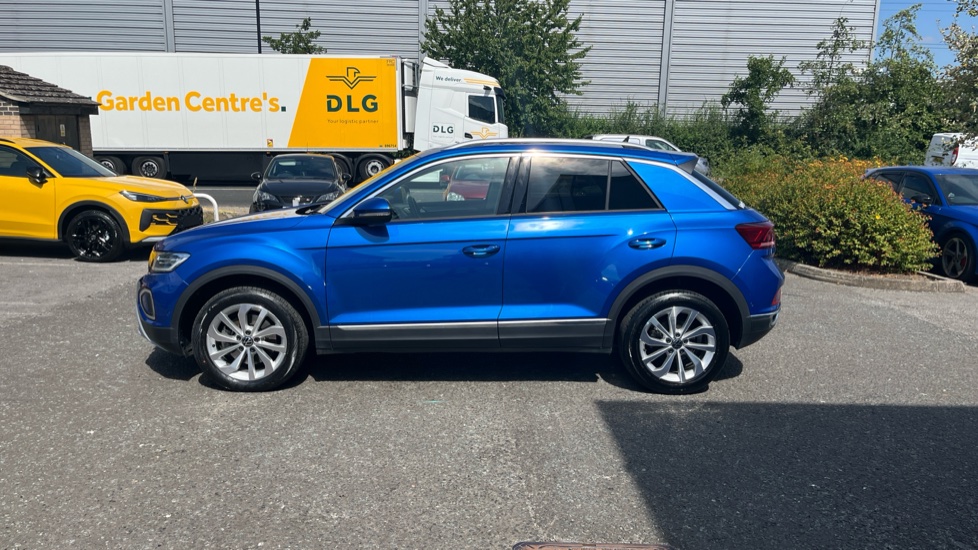 Volkswagen T-Roc 2.0 TSI 4MOTION Style 5dr DSG Petrol Hatchback - Image 25