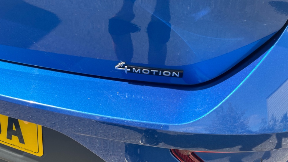 Volkswagen T-Roc 2.0 TSI 4MOTION Style 5dr DSG Petrol Hatchback - Image 29