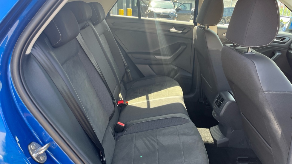 Volkswagen T-Roc 2.0 TSI 4MOTION Style 5dr DSG Petrol Hatchback - Image 32