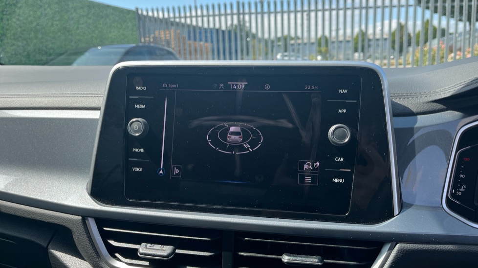 Volkswagen T-Roc 2.0 TSI 4MOTION Style 5dr DSG Petrol Hatchback - Image 41