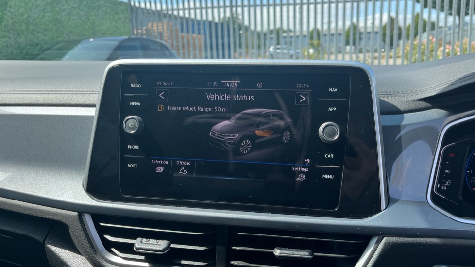 Volkswagen T-Roc 2.0 TSI 4MOTION Style 5dr DSG Petrol Hatchback - Image 42