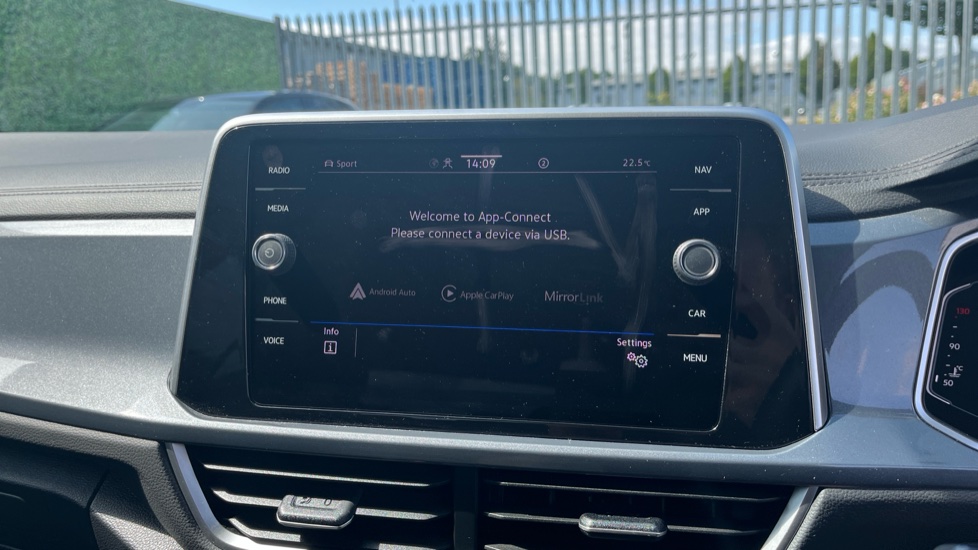 Volkswagen T-Roc 2.0 TSI 4MOTION Style 5dr DSG Petrol Hatchback - Image 43