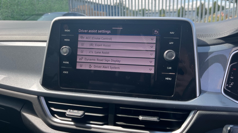 Volkswagen T-Roc 2.0 TSI 4MOTION Style 5dr DSG Petrol Hatchback - Image 44