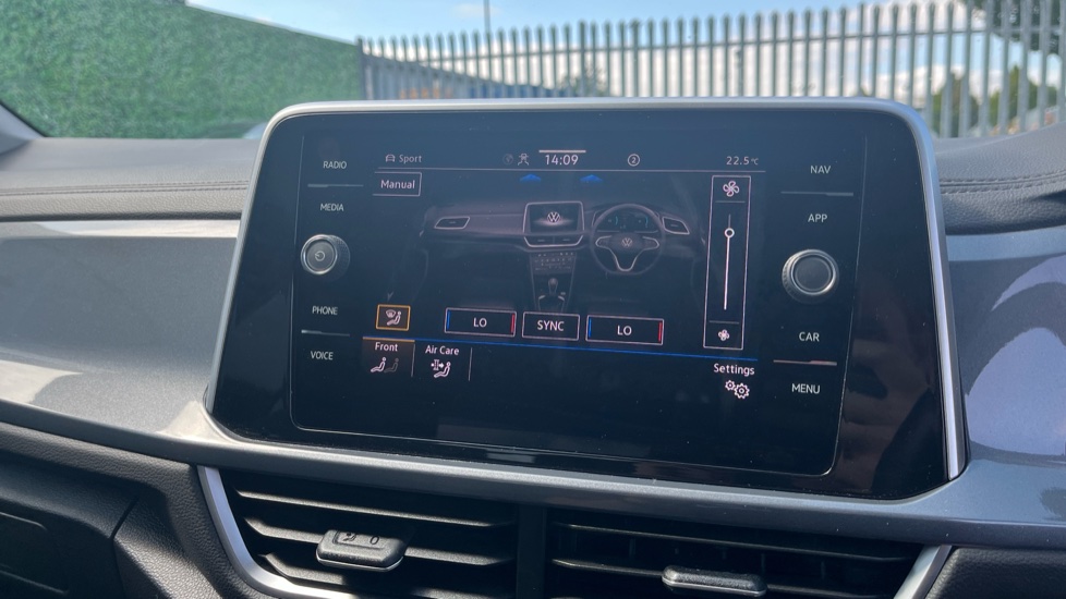 Volkswagen T-Roc 2.0 TSI 4MOTION Style 5dr DSG Petrol Hatchback - Image 45