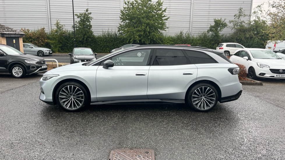 Volkswagen ID.7 210kW Match Pro S Plus 86kWh 5dr Auto Electric Estate - Image 25