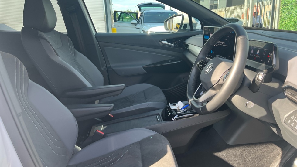 Volkswagen ID.4 210kW Match Pro 77kWh 5dr Auto Electric Estate - Image 15