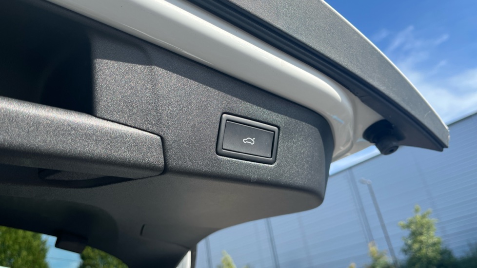 Volkswagen ID.4 210kW Match Pro 77kWh 5dr Auto Electric Estate - Image 30
