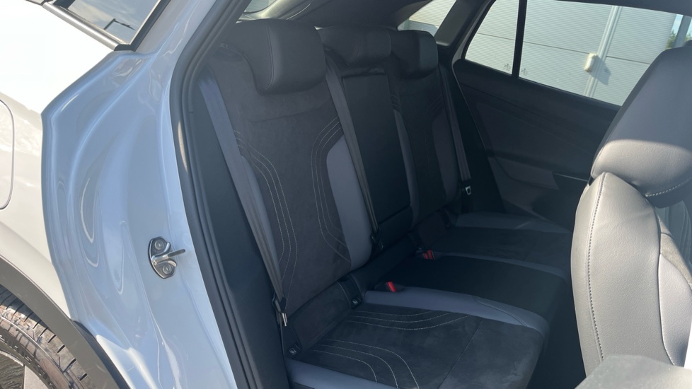 Volkswagen ID.4 210kW Match Pro 77kWh 5dr Auto Electric Estate - Image 33