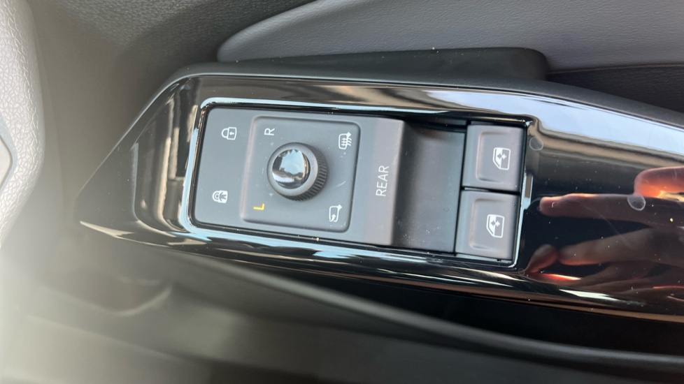 Volkswagen ID.4 210kW Match Pro 77kWh 5dr Auto Electric Estate - Image 36