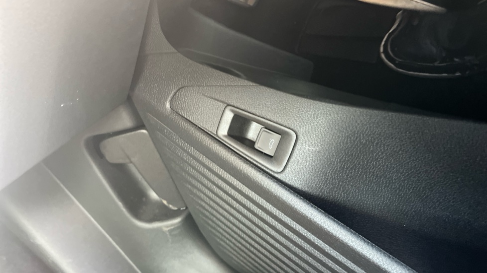 Volkswagen ID.4 210kW Match Pro 77kWh 5dr Auto Electric Estate - Image 38
