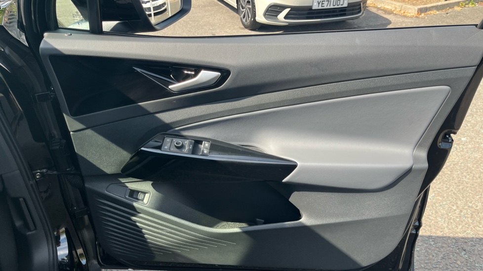 Volkswagen ID.4 210kW Match Pro 77kWh 5dr Auto Electric Estate - Image 19