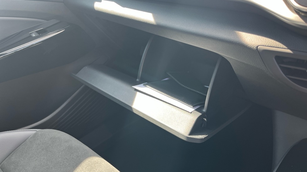 Volkswagen ID.4 210kW Match Pro 77kWh 5dr Auto Electric Estate - Image 37