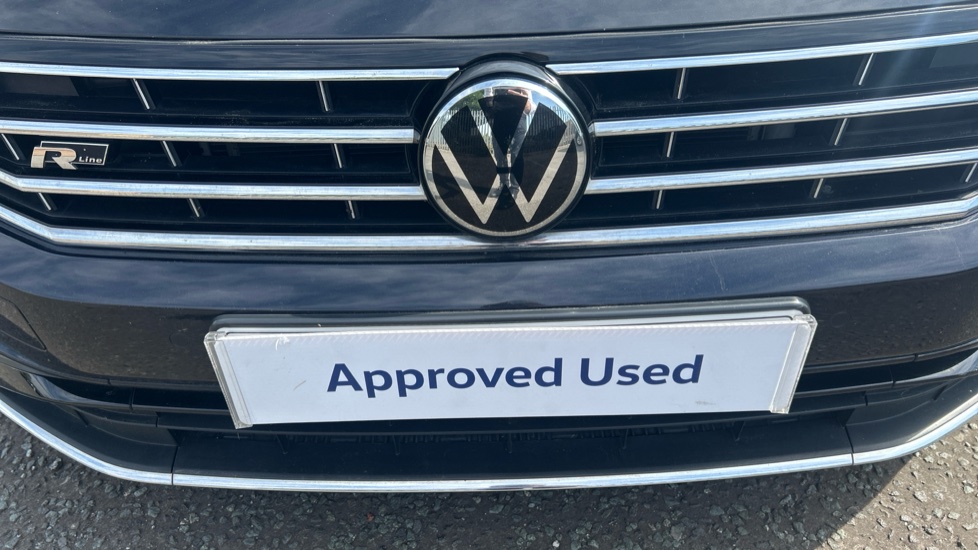 Volkswagen Passat 2.0 TDI EVO SCR R-Line 5dr DSG Diesel Estate - Image 34