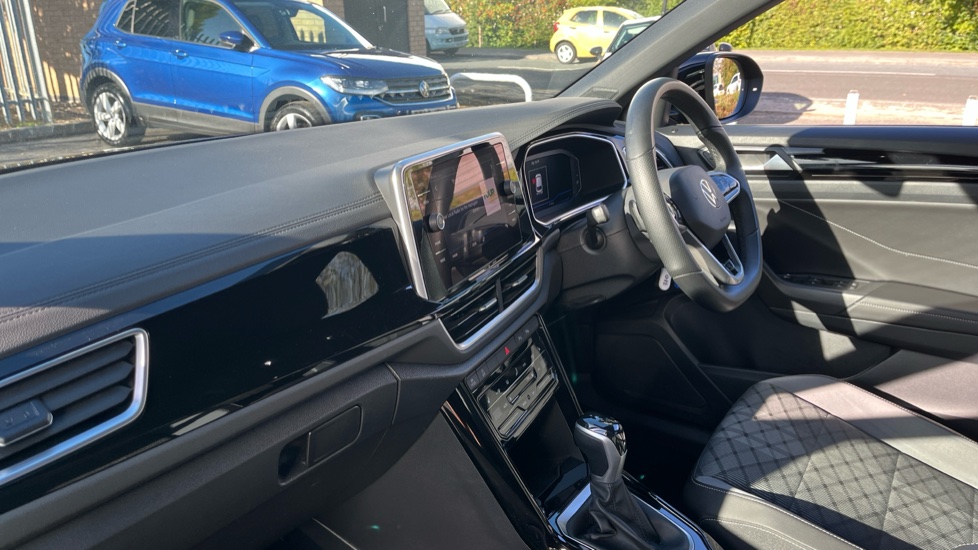 Volkswagen T-Roc 1.5 TSI R-Line 5dr DSG Petrol Hatchback - Image 2