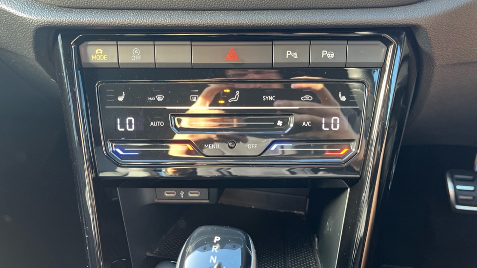 Volkswagen T-Roc 1.5 TSI R-Line 5dr DSG Petrol Hatchback - Image 13