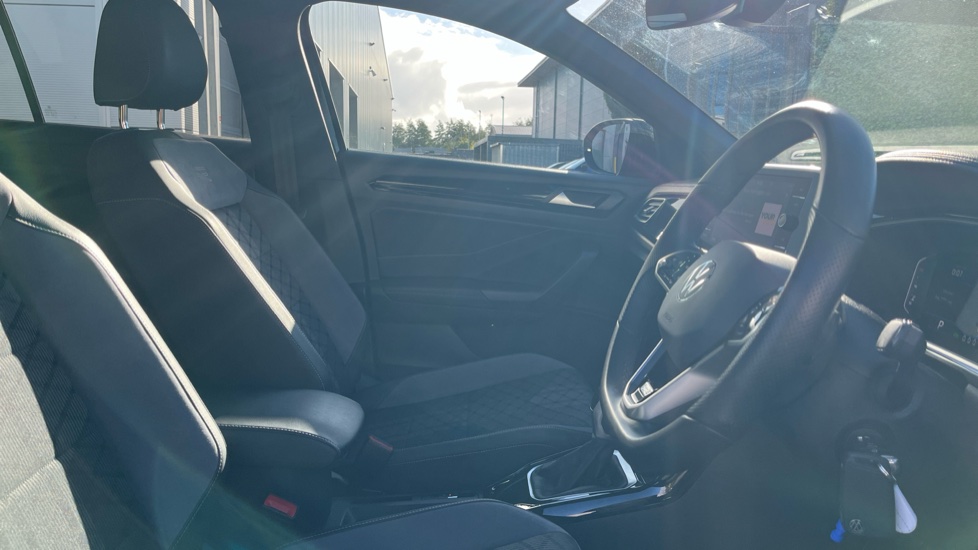 Volkswagen T-Roc 1.5 TSI R-Line 5dr DSG Petrol Hatchback - Image 15