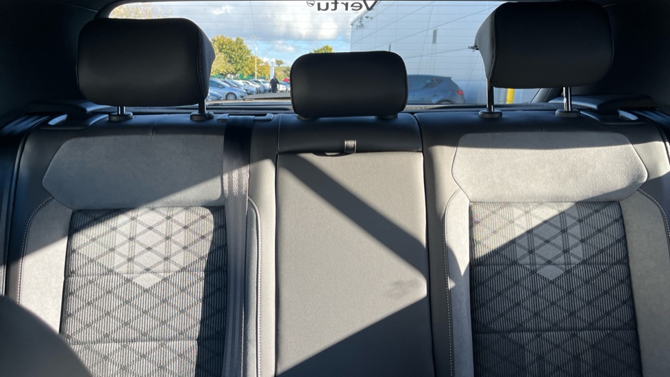 Volkswagen T-Roc 1.5 TSI R-Line 5dr DSG Petrol Hatchback - Image 16