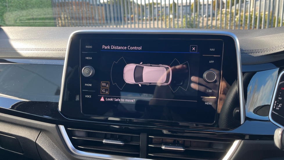 Volkswagen T-Roc 1.5 TSI R-Line 5dr DSG Petrol Hatchback - Image 40