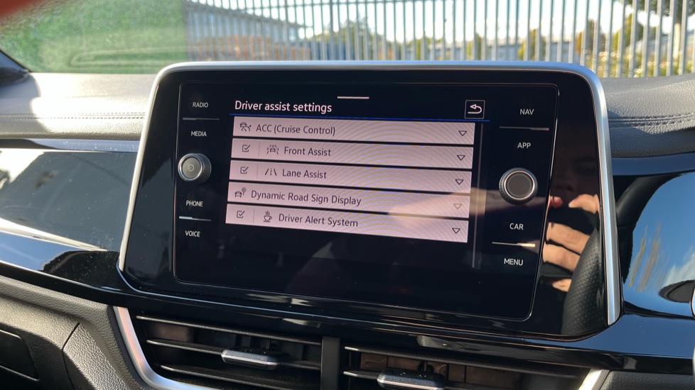 Volkswagen T-Roc 1.5 TSI R-Line 5dr DSG Petrol Hatchback - Image 45