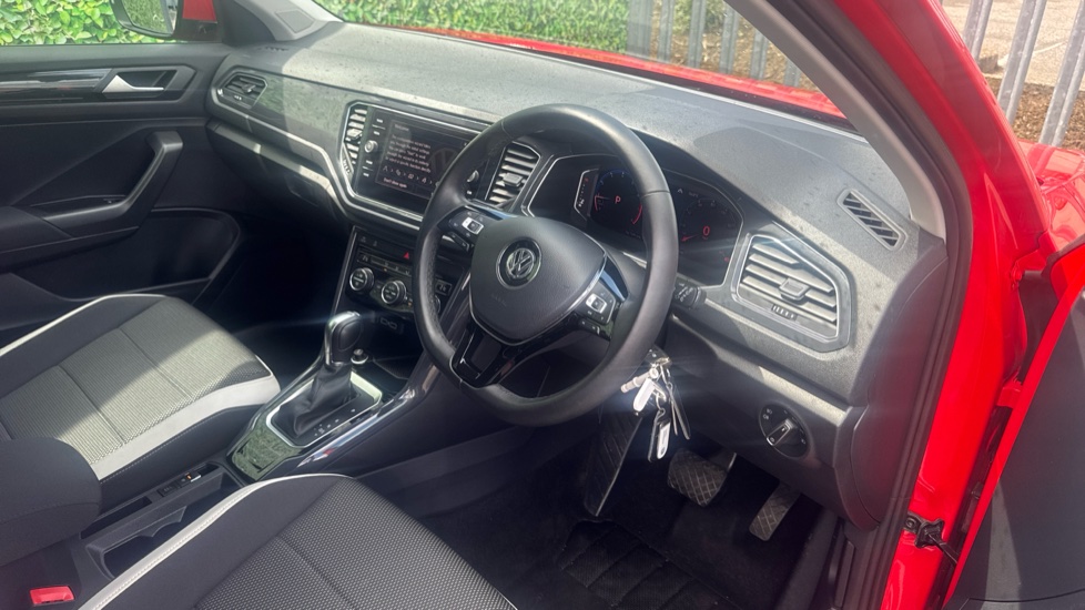 Volkswagen T-Roc 1.5 TSI EVO SEL 5dr DSG Petrol Hatchback - Image 6