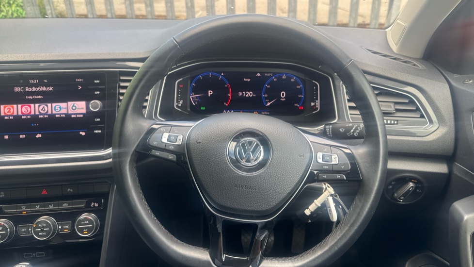 Volkswagen T-Roc 1.5 TSI EVO SEL 5dr DSG Petrol Hatchback - Image 10