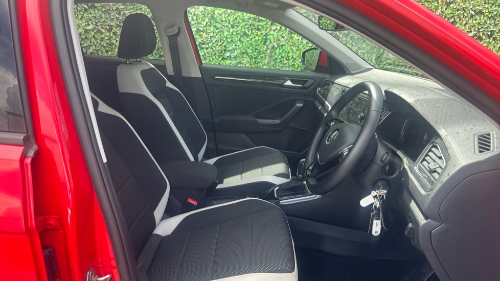 Volkswagen T-Roc 1.5 TSI EVO SEL 5dr DSG Petrol Hatchback - Image 15
