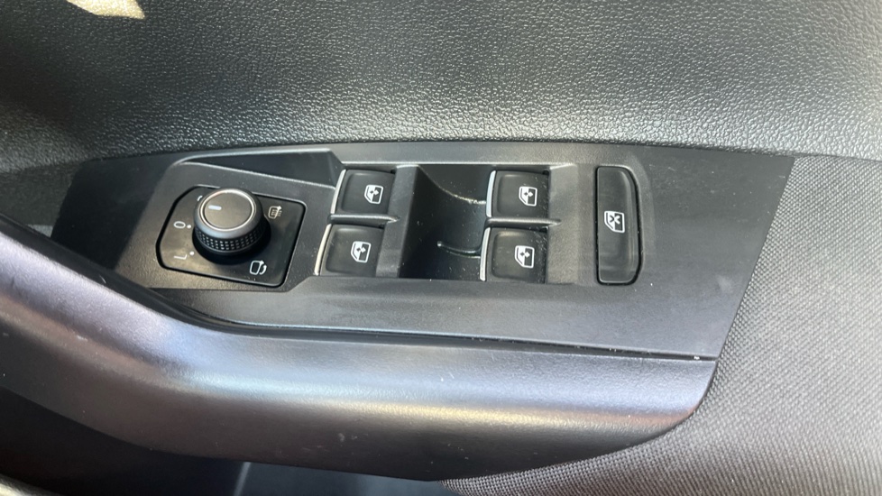 Volkswagen Taigo 1.0 TSI 110 R-Line 5dr DSG Petrol Hatchback - Image 33